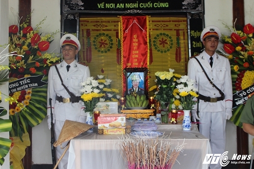 Nghẹn ngào lễ tang nữ chiến sỹ từ chối điều trị ung thư để sinh con
