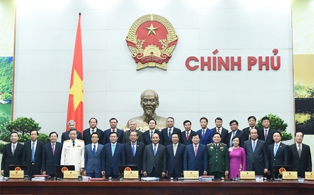 Thủ tướng trao quyết định bổ nhiệm của Chủ tịch nước cho các thành viên Chính phủ