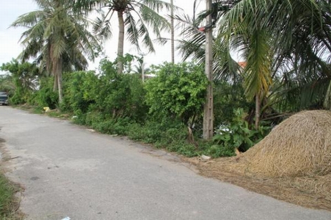 Trộm xe ô tô lao xuống kênh hòng tẩu thoát
