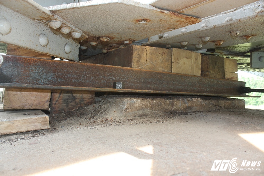 Thay thế gối cầu Long Biên bị mất bằng gỗ