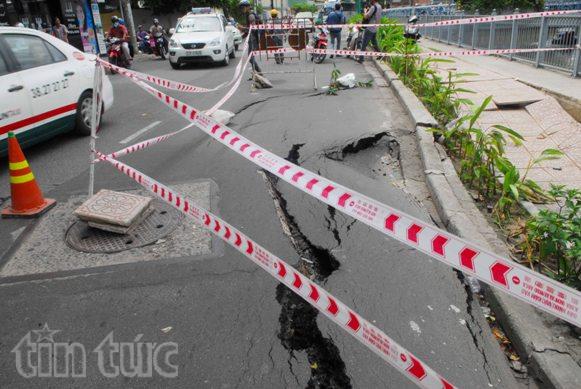 Xuất hiện vết nứt &quot;khủng&quot; trên đường Trường Sa