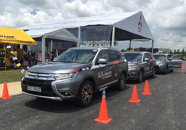 Chốt giá từ 975 triệu, Mitsubishi Outlander 2016 có gì?