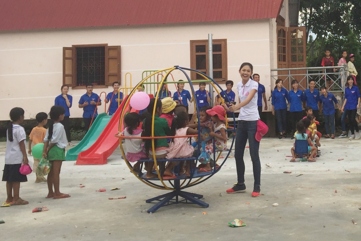 HHVN 2016: Em gái Á hậu Trà My không được đánh giá cao tại &quot;Người đẹp nhân ái&quot;