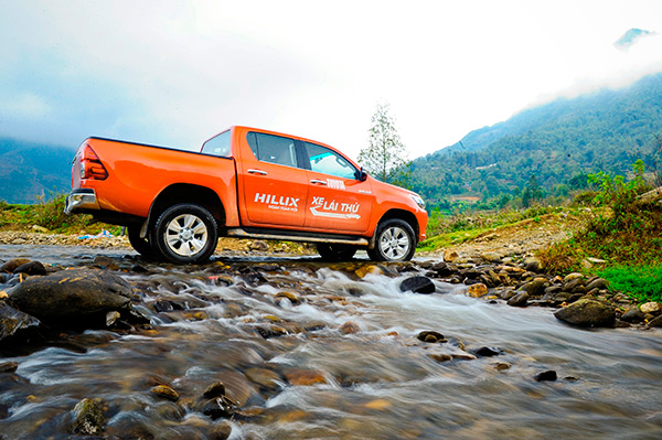 Toyota Hilux 2016 qua trải nghiệm của khách hàng Việt