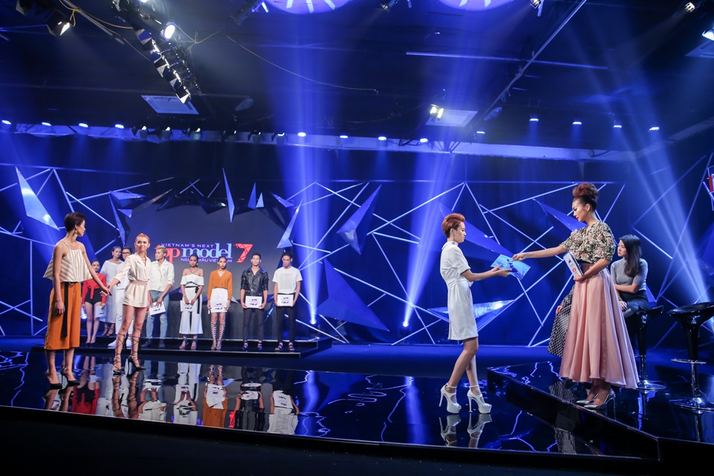 Thùy Trâm một lần nữa bị host Thanh Hằng nhắc nhở 