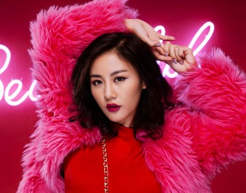 Văn Mai Hương livestream khẳng định quyền được 'Beautiful'