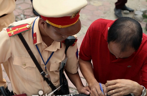 2 ly bia, 17 triệu: &quot;Quá ngán mức phạt này!&quot;