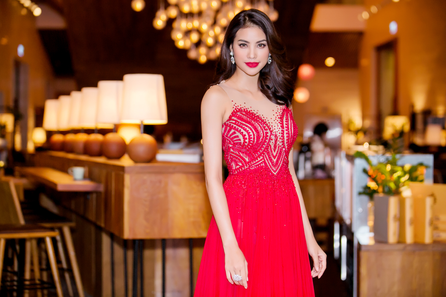 Phạm Hương đạt giải Her World Young Woman Achiever 2016