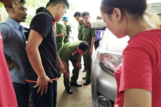 Cơ quan chức năng tiến hành điều tra vụ án  -Ảnh: Tuấn Minh. 
