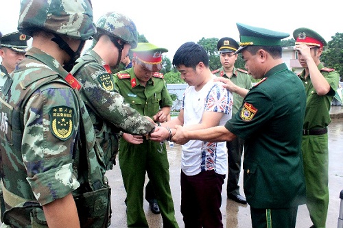 Trao trả đối tượng truy nã cho Công an ​Trung Quốc