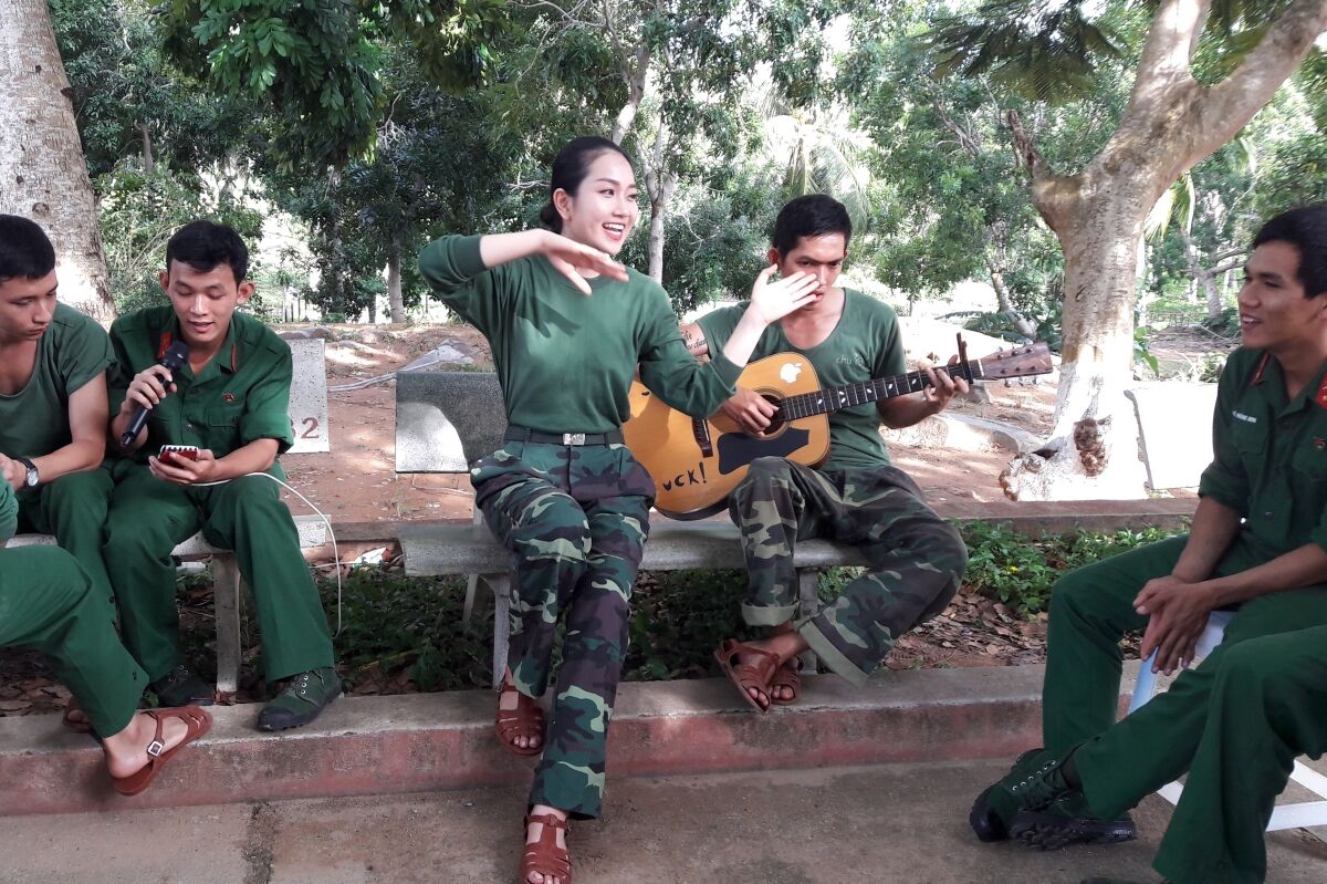 Thí sinh Hoa hậu khiến Trấn Thành, Xuân Bắc xót xa