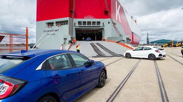 Honda Civic hatchback được trang bị động cơ xăng 1.5 lít VTEC tăng áp, 4 xi-lanh