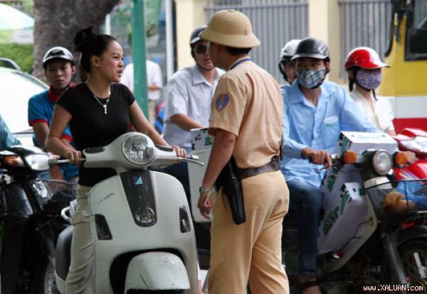 Người Việt vẫn thản nhiên vi phạm giao thông