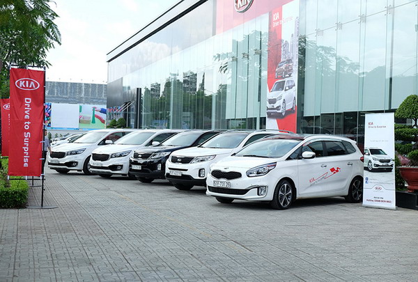 Kia – Drive to Surprise khởi động ấn tượng với hơn 100 hợp đồng