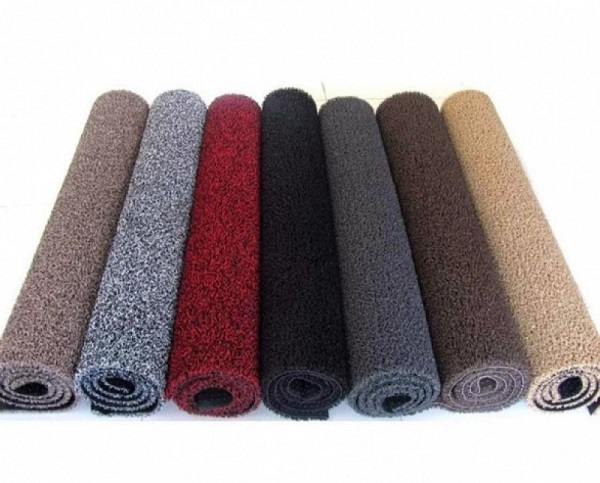   Trang bị cho xe thảm lót chân để giúp xe khô ráo.