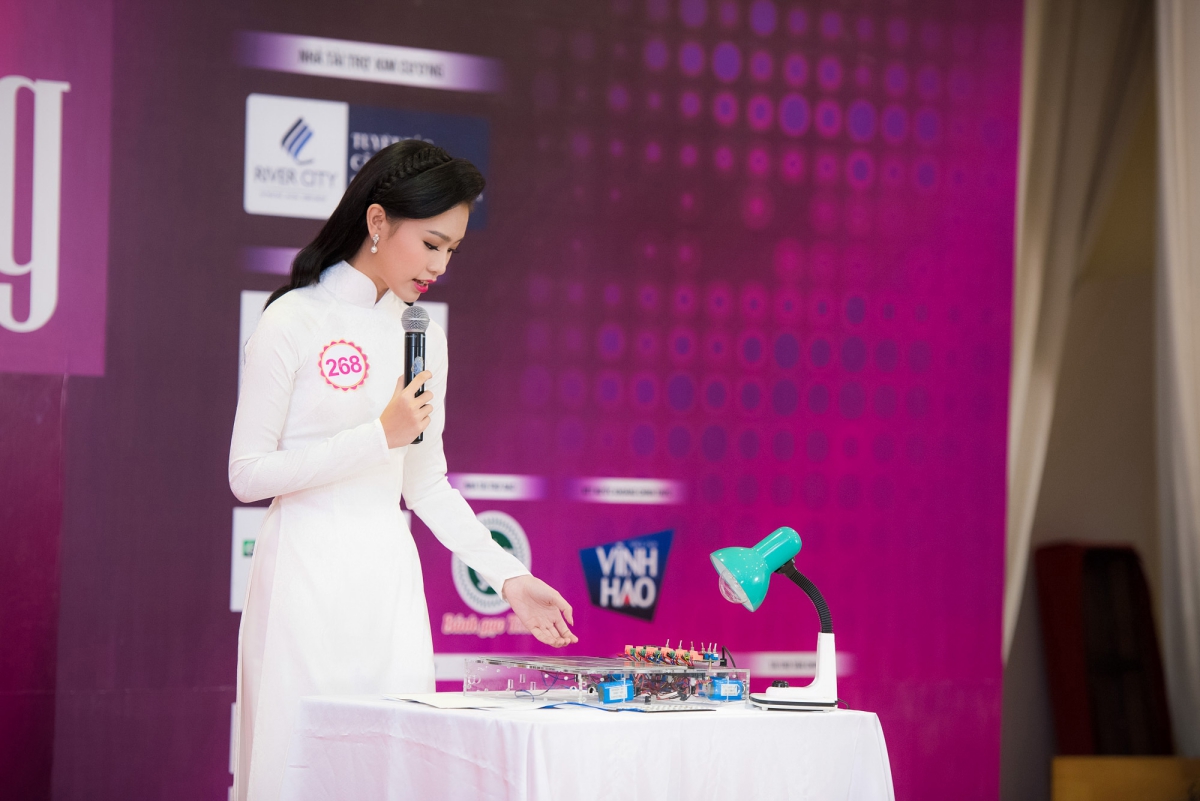 Phùng Bảo Ngọc Vân (SBD 268) thuyết trình về sản phẩm khoa học giúp tăng năng suất của pin năng lượng mặt trời, từng giúp Ngọc Vân đoạt huy chương Vàng tại Triển lãm Sáng chế kỹ thuật quốc tế tại Malaysia năm 2015. Ngọc Vân chia sẻ cô sẽ trở lại buôn K’rang, xã Dur K’măn, huyện Krông Ana thuộc tỉnh Đak Lak - nơi từng áp dụng sáng kiến của mình trong dự án nhân ái để giúp đỡ người dân nơi đây.