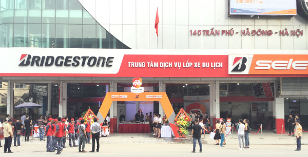 ““Bridgestone lăn bánh an toàn” triển khai tại B-Select Dân Chủ