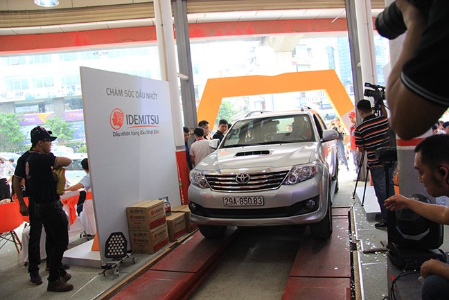 Chiếc xe đầu tiên của “Bridgestone lăn bánh an toàn”