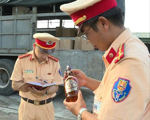 Bắt hơn 400 chai Chivas và Ballante không rõ nguồn gốc