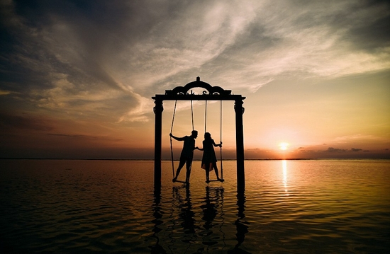 Đu dây trên biển ở Lombok, Indonesia