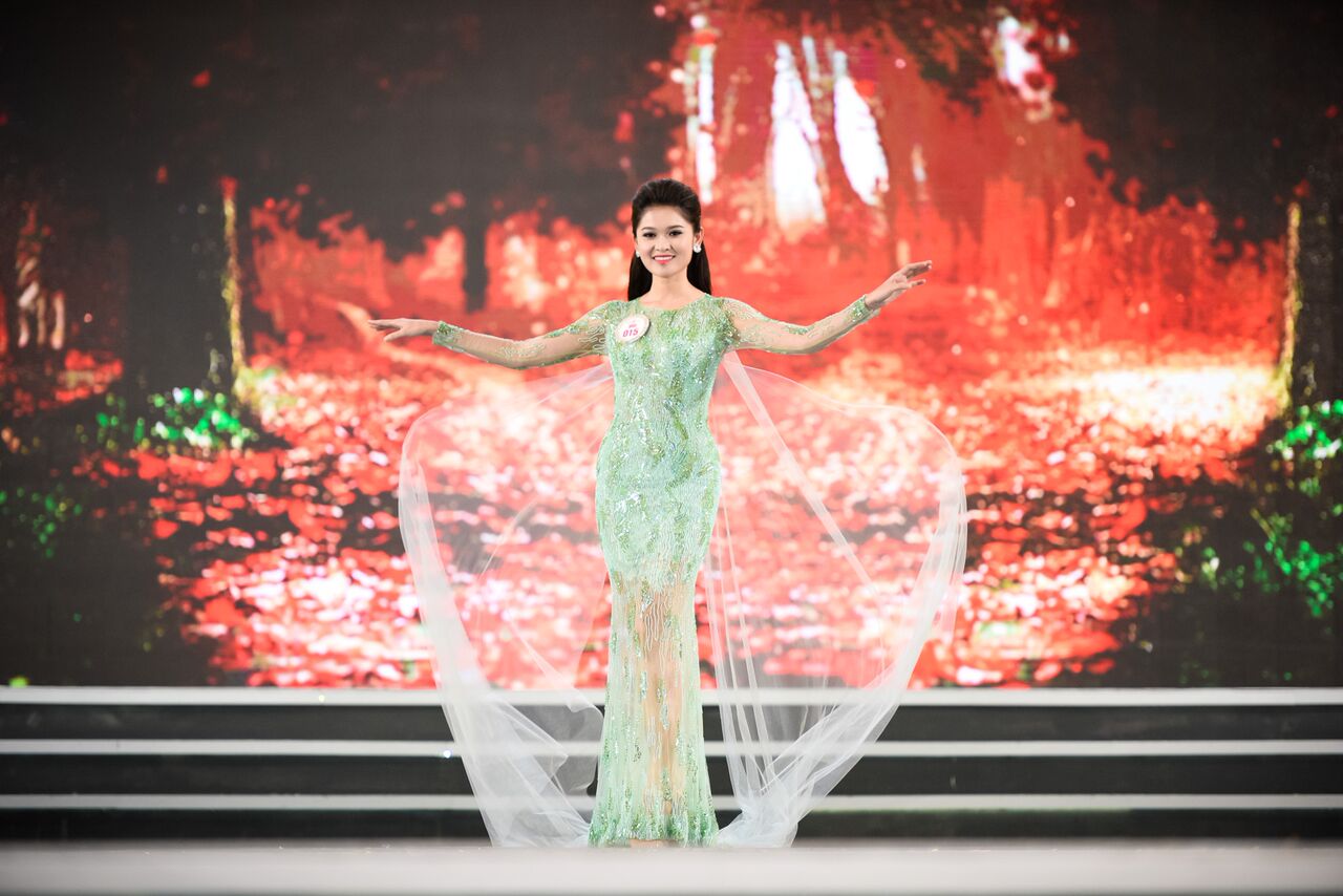 Á hậu 2 Huỳnh Thị Thùy Dung