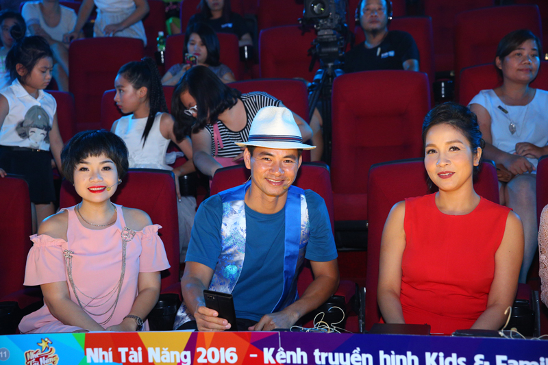 Xuân Bắc và ma lực hấp dẫn em nhỏ khi ngồi ghế nóng Nhí Tài năng