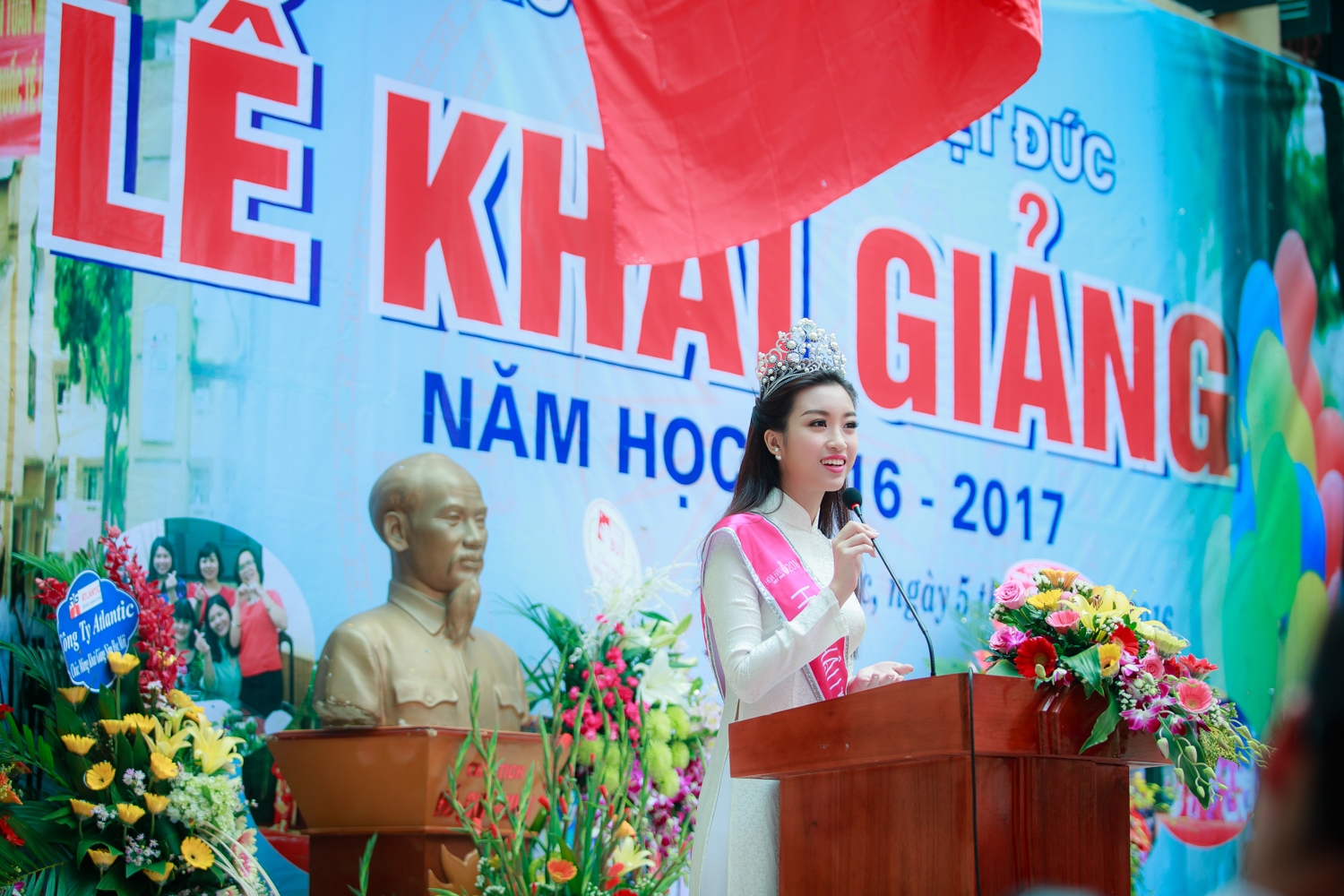 Hoa hậu cho biết đó là những năm tháng đẹp đẽ nhất đời học sinh mà cô sẽ không bao giờ quên. Cô cũng hy vọng các thế hệ học sinh trường Việt Đức sẽ ngày càng làm rạng danh cho mái trường này.