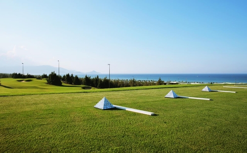 Sân tập đẹp “chưa từng thấy” của FLC Quy Nhơn Golf Links.