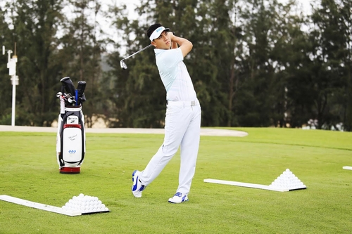 Golfer số 1 Việt Nam Trần Lê Duy Nhất trải nghiệm sân FLC Quy Nhơn Golf Links.