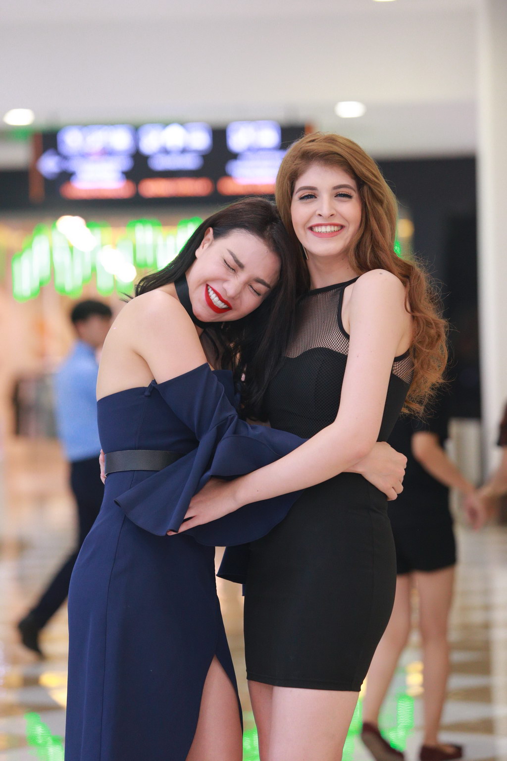  Đây cũng là một trong ít lần Andrea Aybar tham gia sự kiện trong thời gian này. Make up Show “Xinh tự nhiên cùng Cezanne” do Công ty Mỹ phẩm và Thời trang BNF tổ chức & thực hiện. BNF được thành lập vào năm 2014; chuyên doanh về mỹ phẩm và thời trang, đặc biệt là các nhãn hàng từ đối tác Hàn Quốc và Nhật Bản.