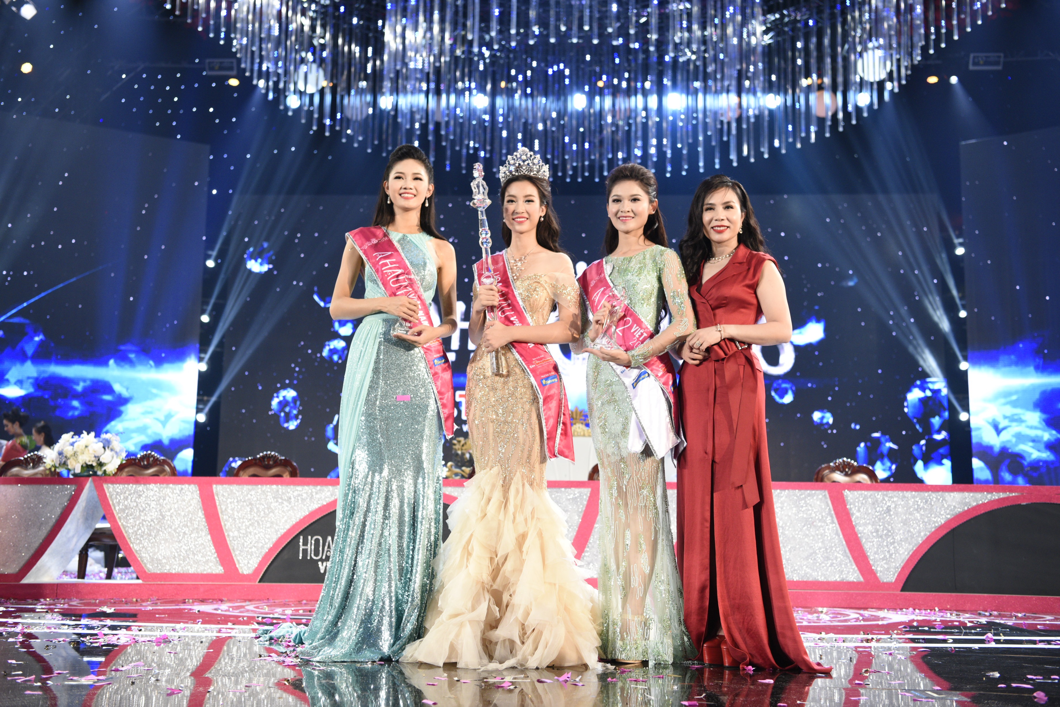 Thành viên chuyên môn của cuộc thi HHVN2016 Lưu Nga cho biết: Tôi khuyến khích sự độc lập, đa dạng về phong cách và lựa chọn thể hiện ý chí của chính thí sinh nhưng cũng luôn luôn bên cạch giúp các em hoàn hảo hơn, cảnh báo và đảm bảo không xảy ra những sự cố đáng tiếc hay thảm họa về thời trang trong các phần thi. Êkip và tôi không muốn góp phần thay đổi, gò bó hay định hướng các phong cách riêng của các em, bảo vệ sự tự do, tự nhiên và công bằng đó cũng chính là sự hấp dẫn của cuộc thi này.