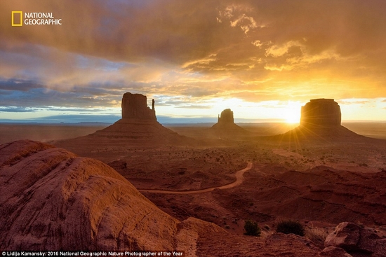 Bình minh ở Monument, Utah, Mỹ