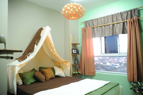 Đội Thanh Quang lấy tông màu chủ đạo là xám và đỏ, điểm sáng tạo là lấy ý tưởng thực hiện đôi môi đỏ quyến rũ của phụ nữ