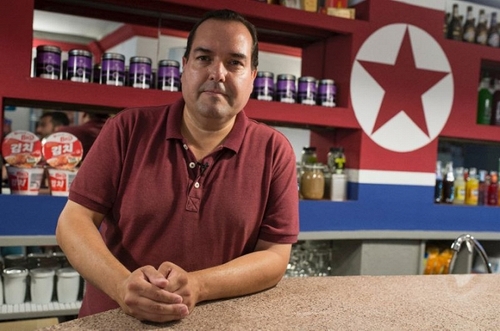 Alejandro Cao de Benos, chủ nhân của quán cà phê đặc biệt