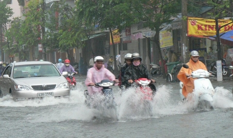 Miền Trung đang mưa rất to do sắp đón bão