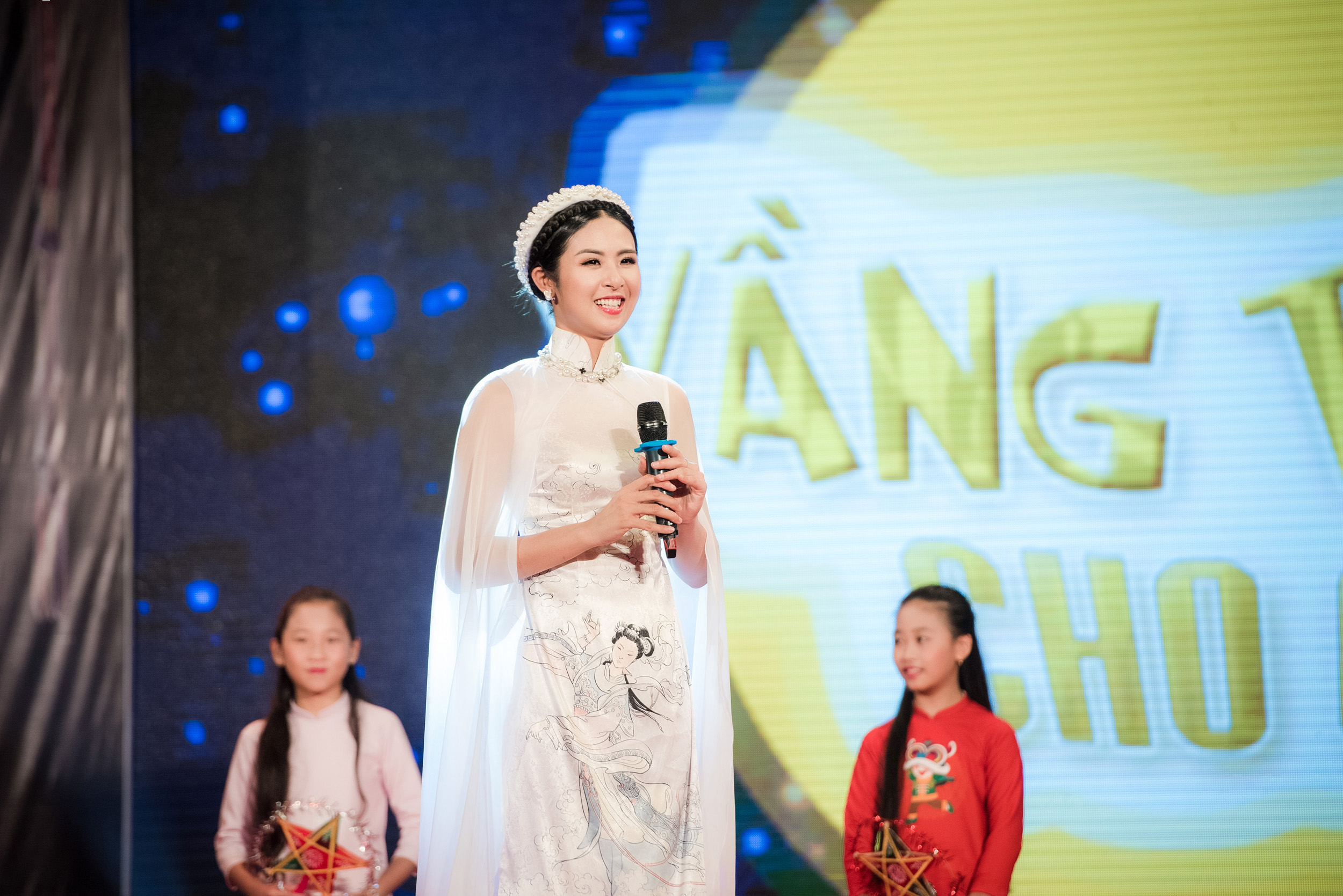 Ngọc Hân là một trong số những Hoa hậu tích cực tham gia nhiều hoạt động thiện nguyện vì môi trường, trẻ em nghèo từ khi đăng quang vào năm 2010. Chưa bao giờ cô nghĩ làm từ thiện vì trách nhiệm hay danh nghĩa, mà đây là việc cô thực sự muốn làm.