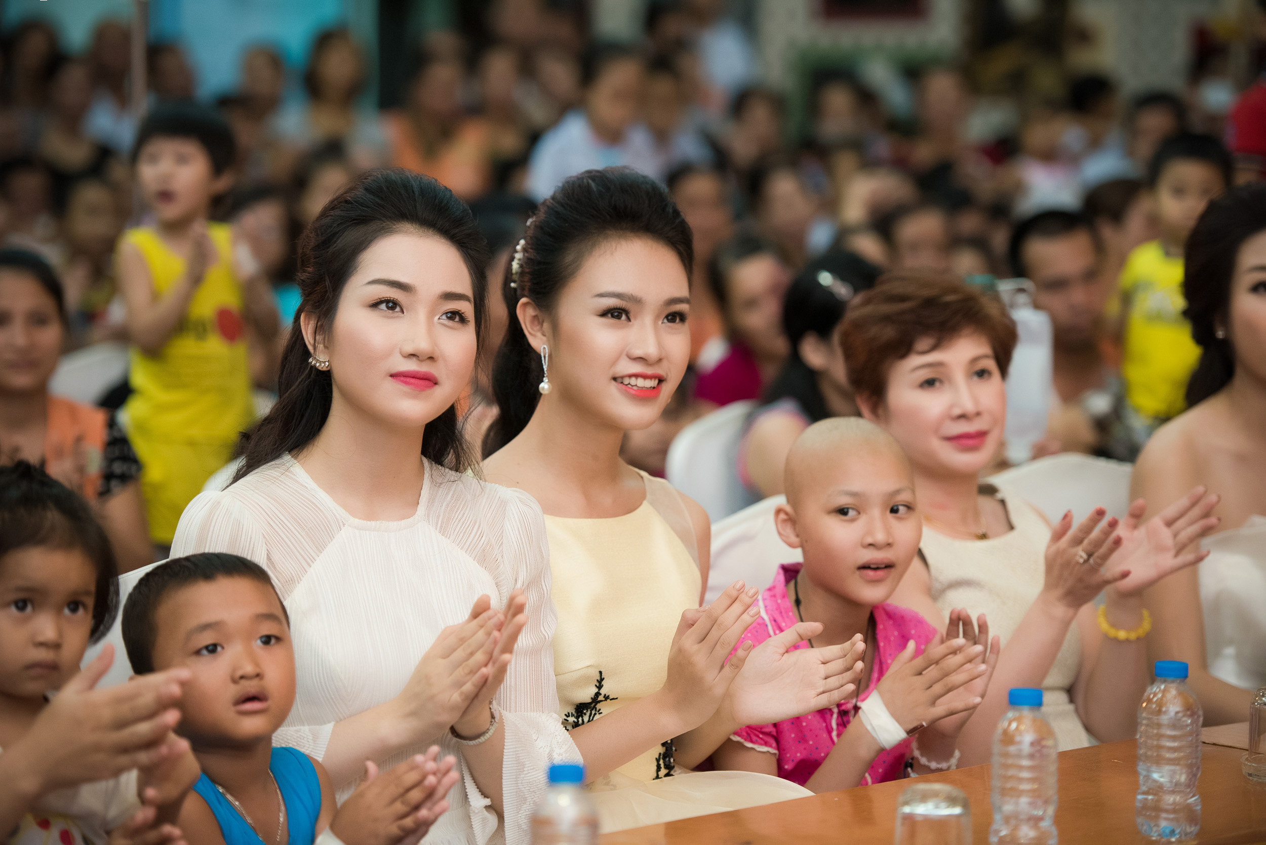 Tham gia đêm hội Trung thu có hơn 400 bệnh nhi và gia đình các bệnh nhi đang điều trị tại đây, hầu hết đều mắc các bệnh hiểm nghèo và rất tốn kém.