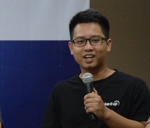 Hoàng Đức Minh [Founder WAKE IT UP] chia sẻ tại tọa đàm.