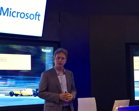 Ông Pepijn Richter, Giám đốc khối Microsoft Dynamix, tập đoàn Microsoft trình bày về chuyển đổi kỹ thuật số tại Renault Sport F1