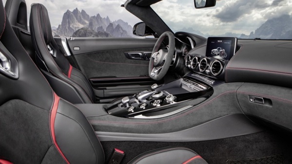  Nội thất của Mercedes-AMG GT Roadster 2017