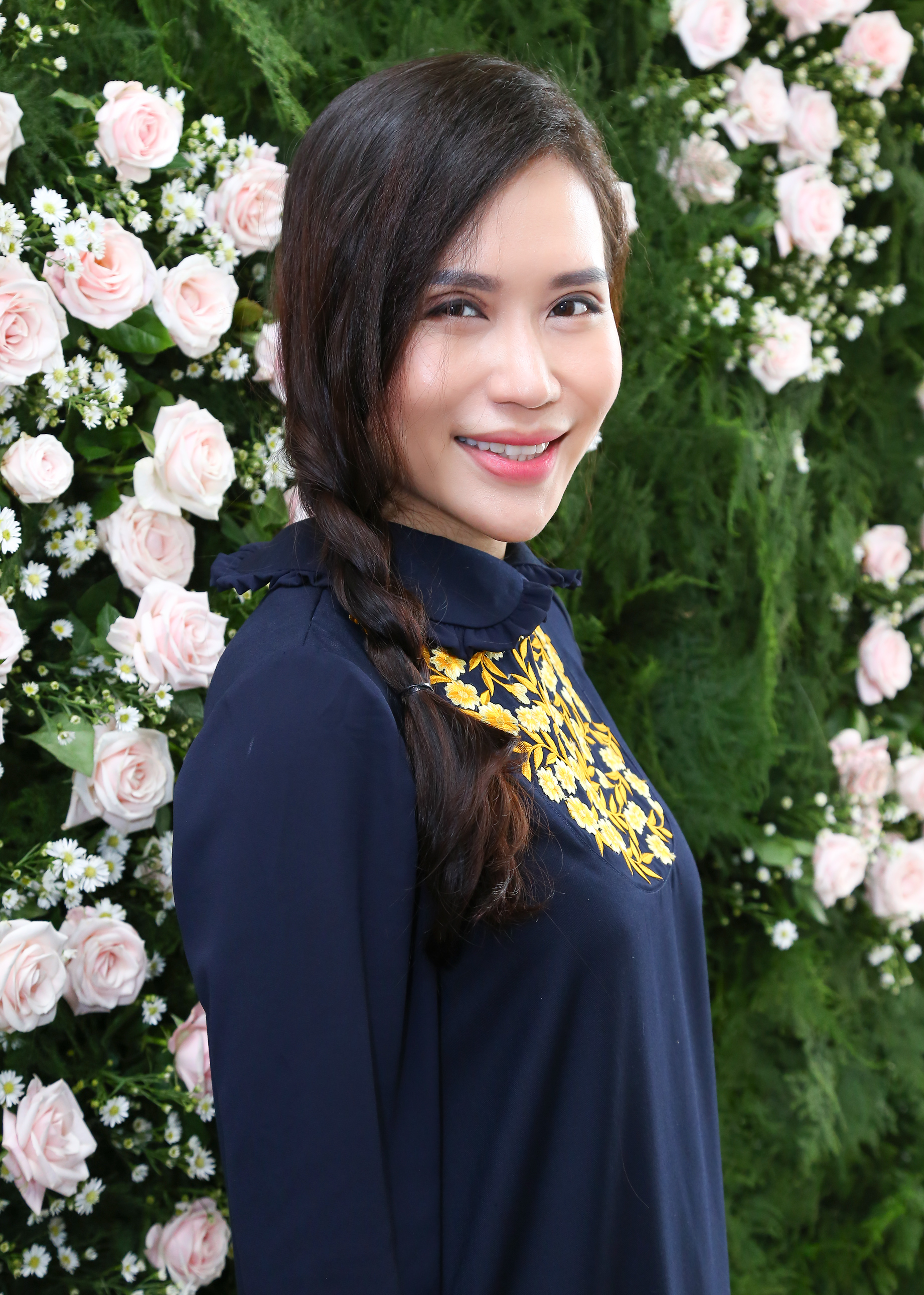 Ca sĩ Hồng Mơ cũng tham dự sự kiện này, rất lâu rồi mới thấy cô xuất hiện tại một event giải trí. Cô ca sĩ chuyên trị dòng nhạc trữ tình, nhạc Trịnh này cũng đang ấp ủ cho sự trở lại đầy mới mẻ trong một chương trình truyền hình sắp tới.