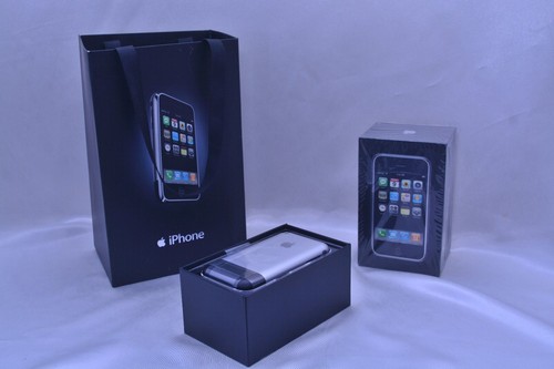 iPhone cũ được rao giá trăm triệu đồng