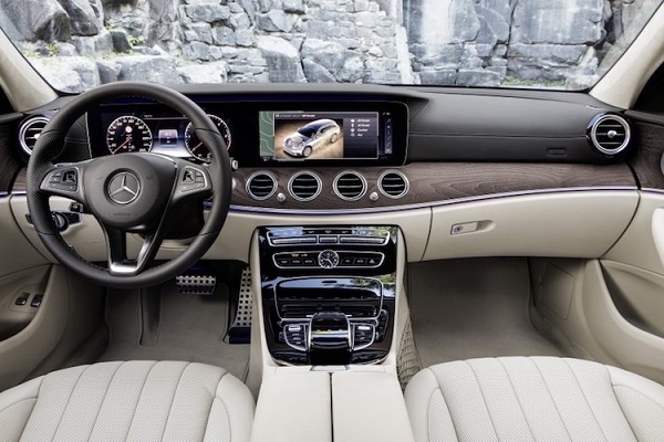 Nội thất của Mercedes E-Class phiên bản All Terrain