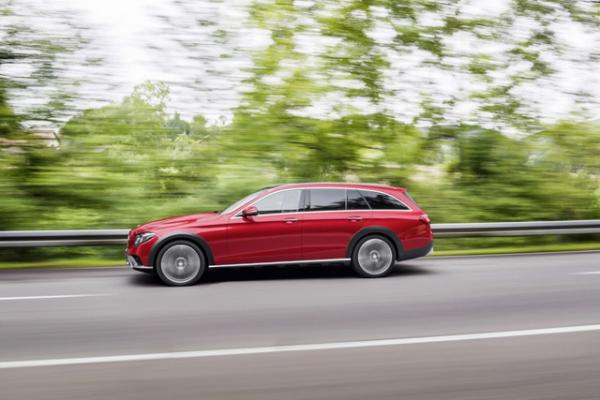 Phiên bản mới nhằm mục tiêu cạnh tranh với các xe như Audi A6 Allroad và Volvo V90 Cross Country.