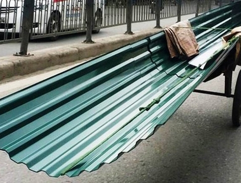 Vụ xe chở tôn làm chết người: Trách nhiệm thuộc về ai?