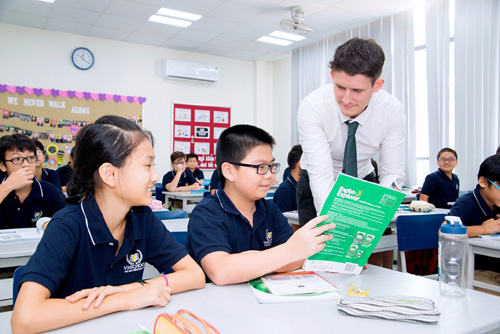 Môi trường tiếng Anh cởi mở với nhiều hoạt động trong giờ chính khoá cũng như ngoại khoá là điều kiện để tạo niềm yêu thích tiếng Anh dành cho các bạn học sinh.