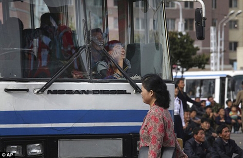 Xe buýt trước lúc khởi hành.