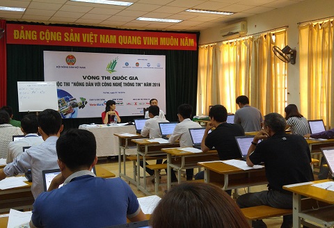 Các thí sinh đang tập trung thực hiện phần thi trong vòng 60 phút.