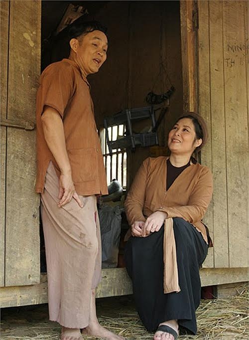 Xuân Hinh và danh hài Hồng Vân trong một vai diễn. Ảnh: Nhân vật cung cấp.