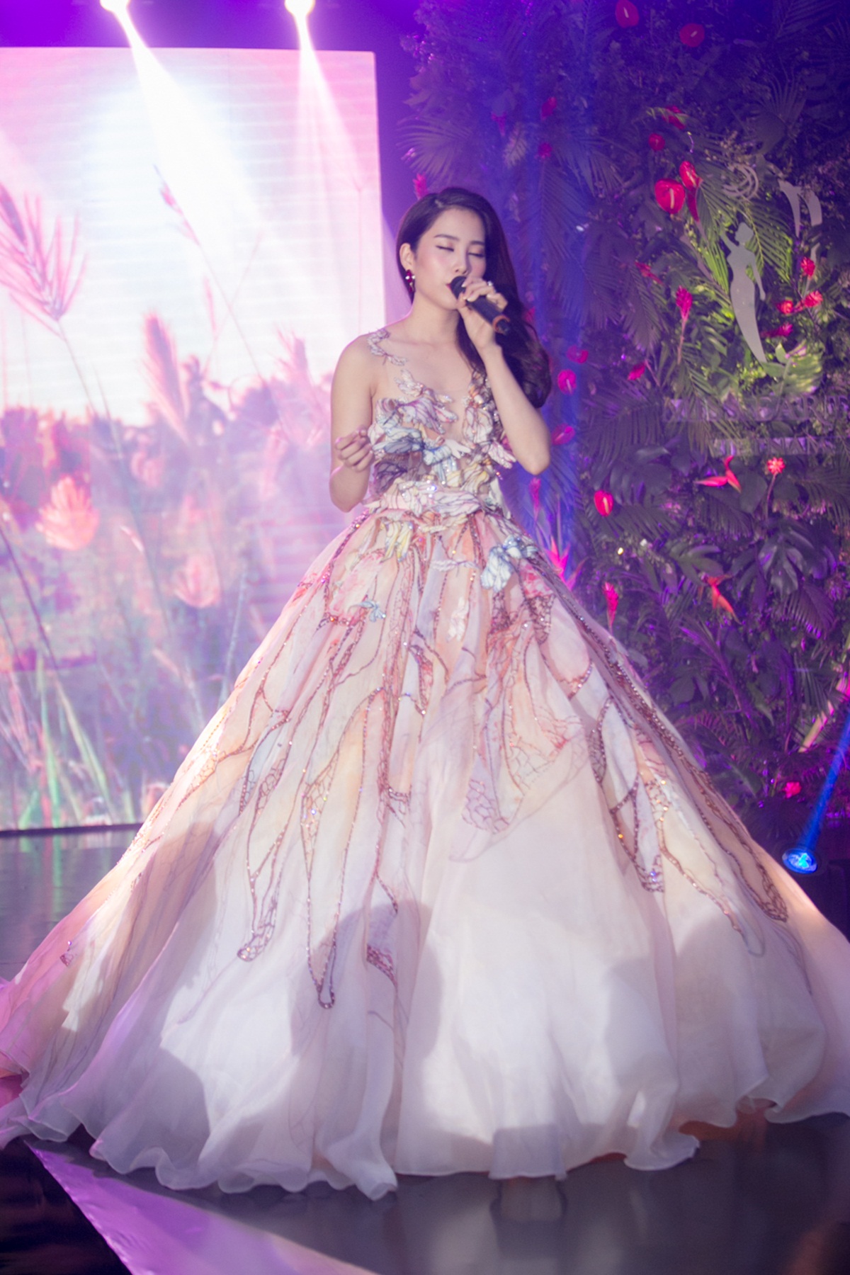 Nam Em sẽ trình diễn 'You raise me up' trong phần thi tài năng